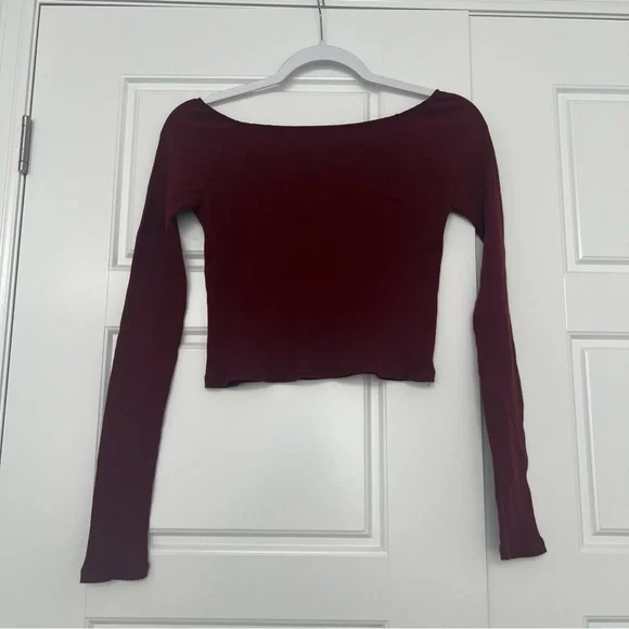 Brandy Melville Off Shoulder Long Sleeve Top - Picture 3 of 9